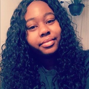 Meet your Posher, Adrianna